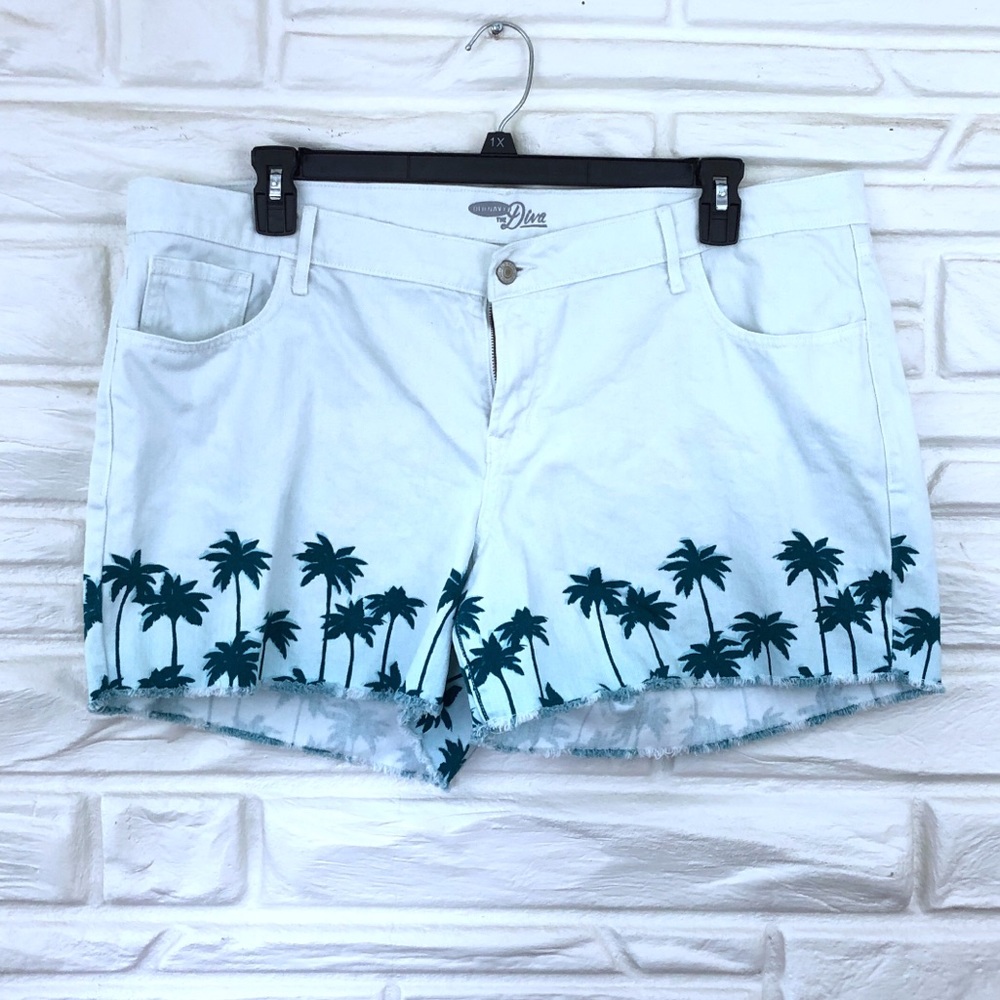 Size 18 Old Navy shorts with palm trees